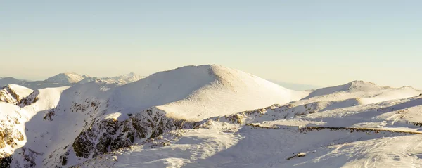 Landskap av berg med snö — Stockfoto