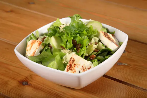 Green salad with cheese — Stock Photo, Image