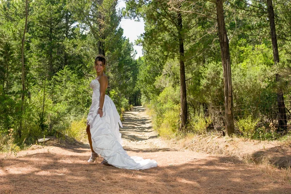 Hermosa novia en una isla griega — Foto de Stock