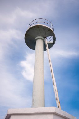 Deniz fenerinin tepesinde