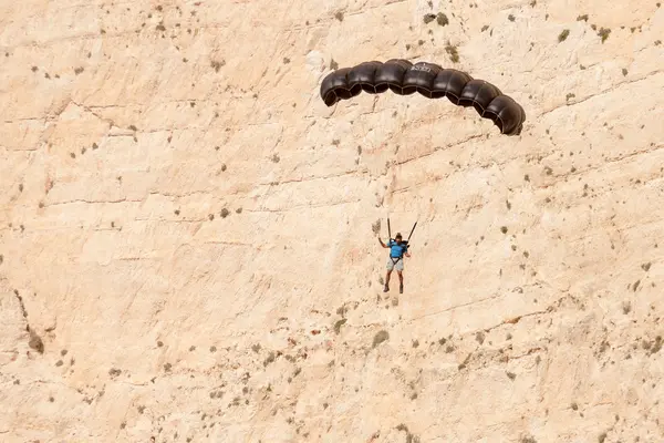 Salto de base en la playa naufragio de la isla de Zakynthos —  Fotos de Stock