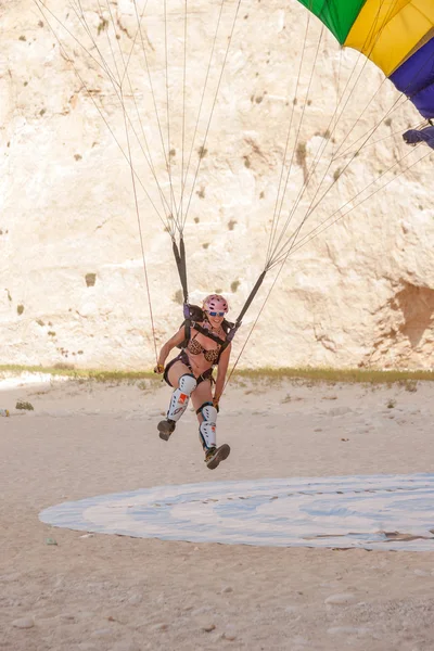 Base jump in shipwreck beach of Zakynthos island — Stock Photo, Image