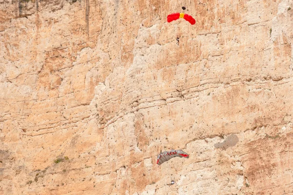 Base jump in shipwreck beach of Zakynthos island — Stock Photo, Image