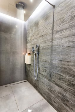 Modern lüks banyo şık dekorasyonu ile
