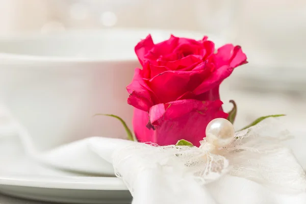 꽃이 달린 웨딩 테이블 — 스톡 사진