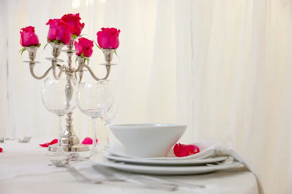 Mesa de boda con flores —  Fotos de Stock