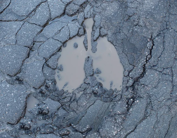 都市部の大気汚染や都市呼吸の汚染は 肺を人間の肺として形成された損傷した道路として損傷を引き起こす毒性環境として — ストック写真