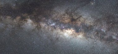 Gece gökyüzünde Samanyolu