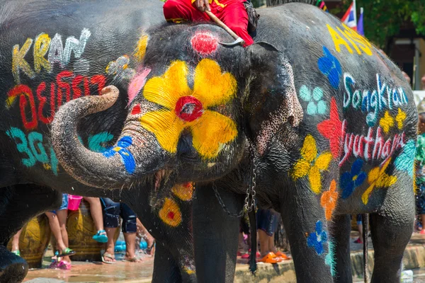 Elefanter gå med i Songkran Festival Stockbild