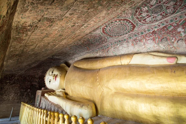卧佛寺赢山洞穴 — 图库照片