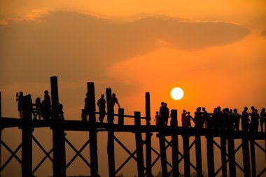 U-Bein Köprüsü üzerinden günbatımı