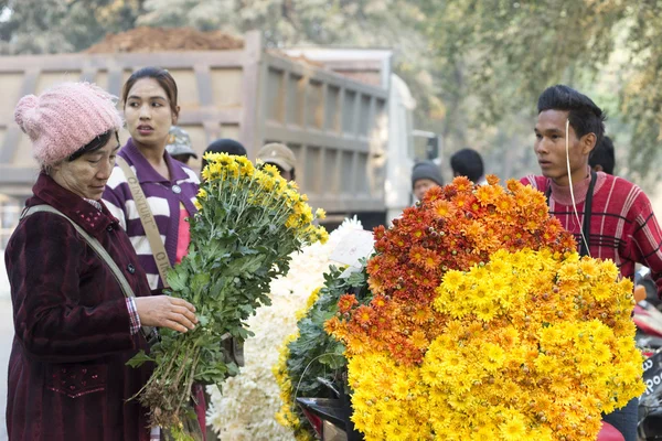 Mandalay çiçek pazarı — Stok fotoğraf