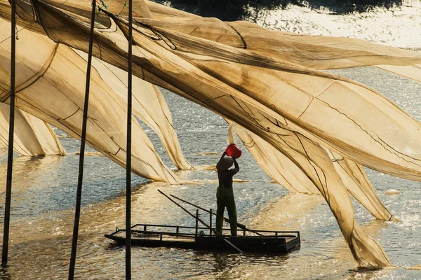 Pescatore Appende Reti Pesca Giganti Asciugare Xiapu — Foto Stock