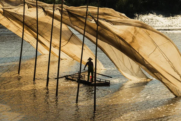 Xiapu China Dec 2019 Fisherman Hangs Giant Fishing Nets Dry — Stock Photo, Image