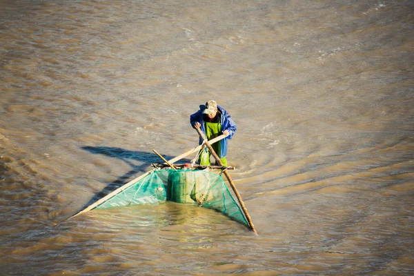 Xiapu Cina Dec 2019 Pescatore Piedi Attraverso Pianure Fangose Catturare — Foto Stock