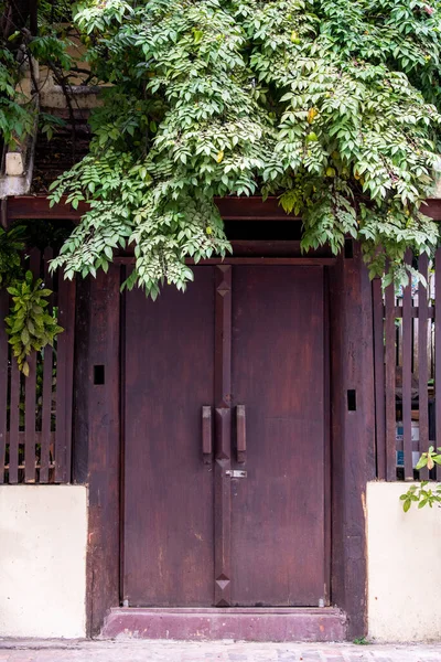 Puerta Una Antigua Casa Madera Luang Prabang Laos — Foto de Stock