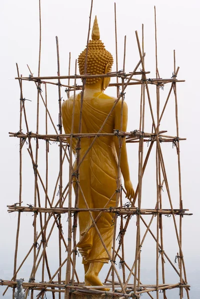 Изображение Будды на реконструкции — стоковое фото