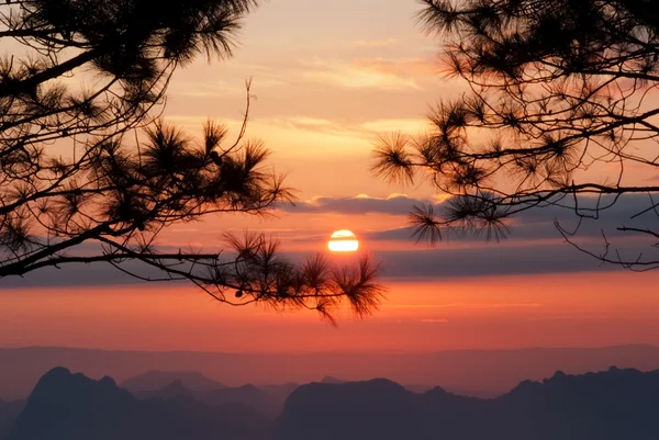 Sunrise dağlık aralığı boyunca