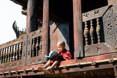 NAT Taung Kyaung Manastırı