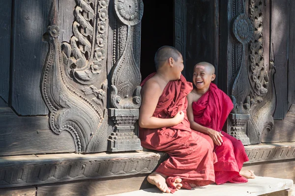Jeune au monastère Bagaya Kyaung — Photo