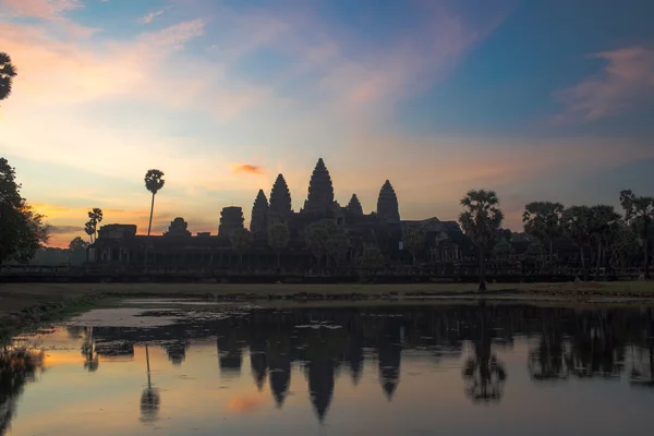 Angkor Wat au lever du soleil — Photo