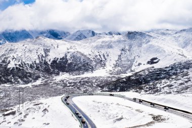 karlı dağ manzarası
