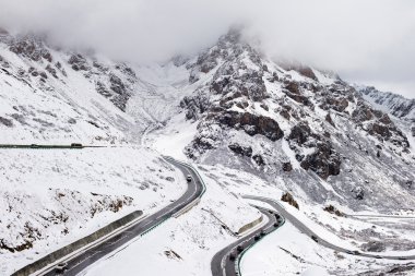 karlı dağ manzarası