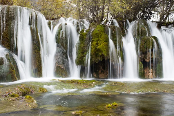 Pilen bambu vattenfall — Stockfoto