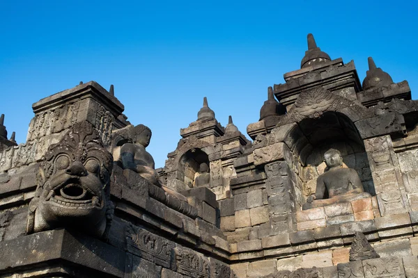 Buda nişler Borobudur'ın alt düzeyleri çevresinde — Stok fotoğraf