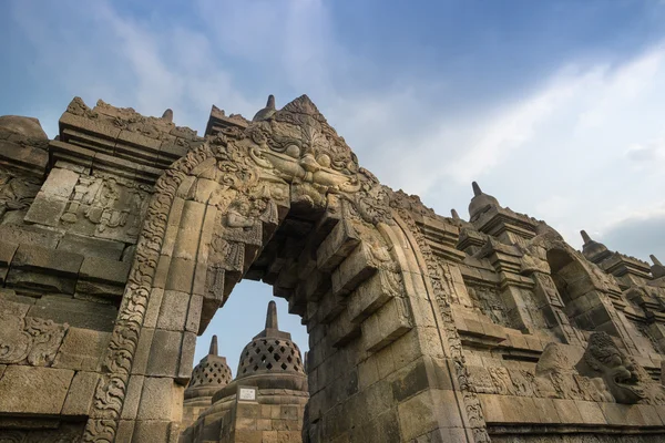 在婆罗浮屠寺石拱门 — 图库照片