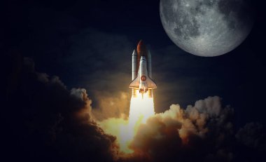 Bitcoin ikonlu uzay mekiği aya doğru havalanıyor. Bu görüntünün elementleri NASA tarafından desteklenmektedir.