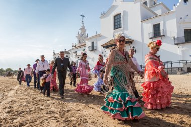 Romeria kutsal ziyaret ettikten sonra köye gider