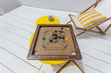 Verandada Vintage masa oyunu.