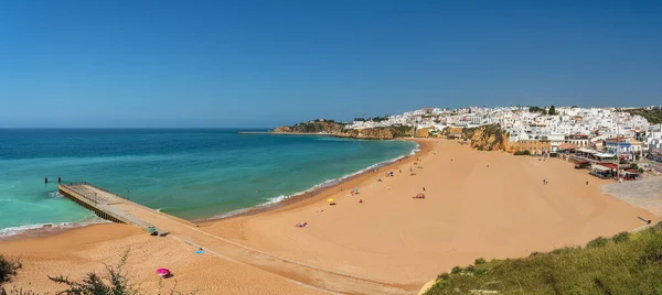 Panorama Albufeiry, Algarve, Portugalia. Piękny widok na plażę z oceanem. — Zdjęcie stockowe