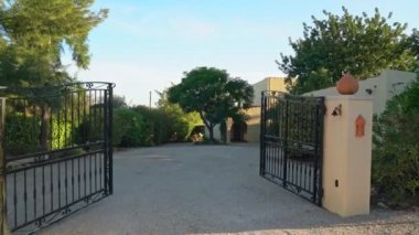 Yeni bir dünyanın kapılarını açmak. 