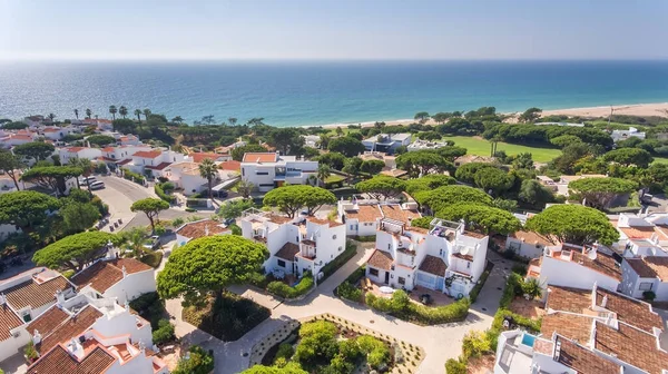 Aerial, Aldeia Vale de Lobo, Algarve, Portugalia. Idealne miasto w Europie do spędzenia wakacji. — Zdjęcie stockowe