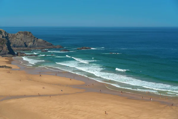 Delightful panoramic view of the Portuguese beach Odeceixe with tourists at the sea. — Stock Photo, Image