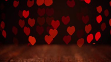 Sevgililer Günü 'nde reklam ya da ürün tanıtımı için boş köy tablosunun fotokopisi. Arka planda, bulanık ışıklar, göz kırpan kalpler..