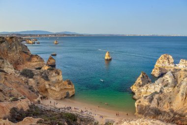 Lagos 'taki Ponta da Piedade plajına, Camilo plajına ve inanılmaz okyanus manzarasına bir göz atalım..