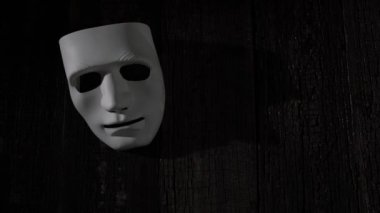 Tiyatro maskesindeki ışık hareketindeki yüz ifadeleri ve duygular. Tiyatro konsepti