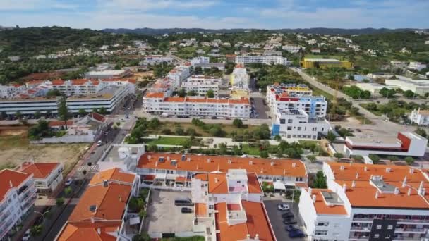 Luchtfoto overzicht van het centrum van Sao Bras de Alportel in Algarve, Portugal. — Stockvideo
