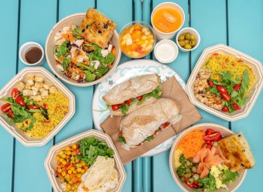 Çeşit çeşit Hint yemeği. Hint mutfağı. Yemek panoraması. Yakın plan. Üst görünüm . 