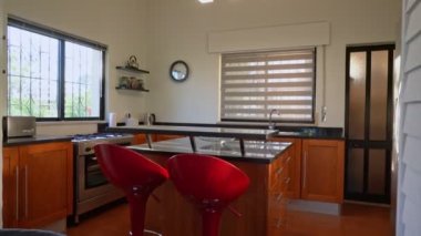 Modern mutfak videolarını yaratıcı tasarımlarla ilerletiyorum. Dengeleyici atışı.