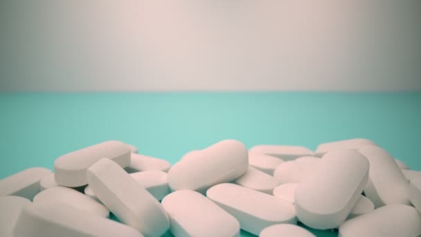 Extreme close-up σε κίνηση των λευκών χαπιών, σε μπλε φόντο ως έννοια της φαρμακευτικής βιομηχανίας. — Αρχείο Βίντεο