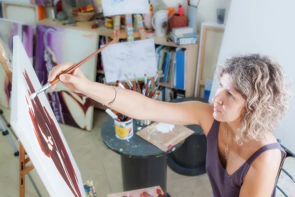 Creative artist for drawing. In the studio. — Stock Photo, Image