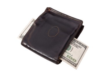 Eski cüzdan ve 100 dolar. Beyaz bir arka plan üzerinde dolar.