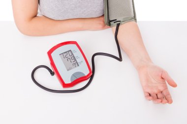 Basınç ölçüm. Kalp hastalığı ile.