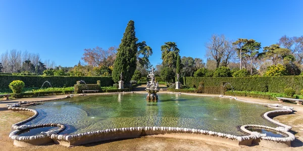 Panorama benzersiz çeşme tarihsel dönem. Kale Queluz, Sintra. — Stok fotoğraf