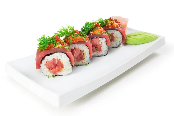 Plato de sushi comida asiática. Sobre un fondo blanco, primer plano. — Foto de Stock