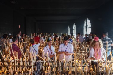 El Rocio, Endülüs, İspanya - 23 Mayıs: Kutsal Kutsal ölen kişinin anısına mum. 2015 İspanya'nın en ünlü hac biridir.